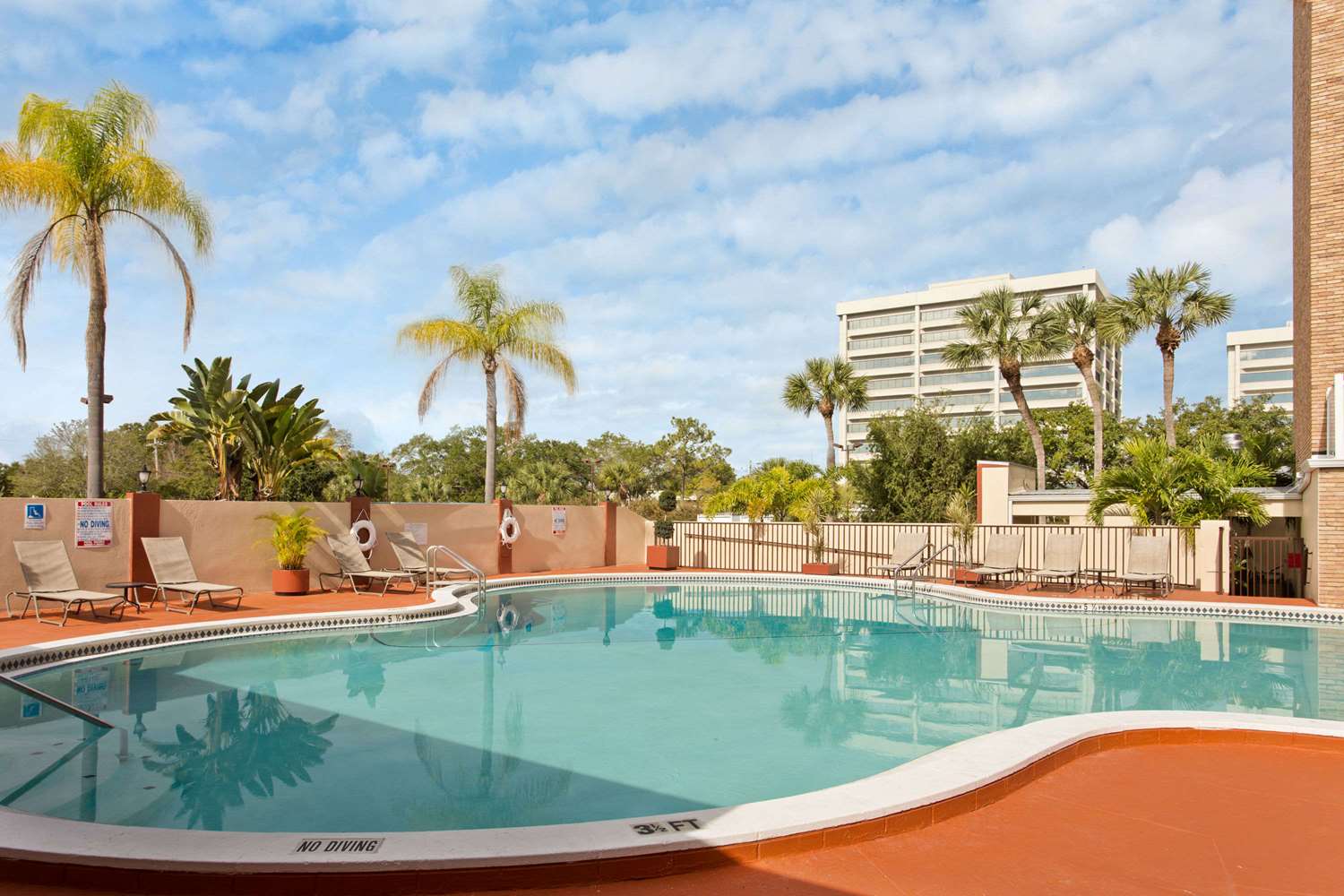 Ramada By Wyndham Tampa Airport Westshore 11/29
