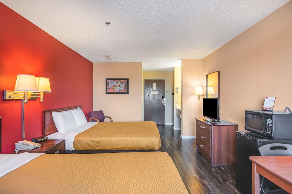 Econo Lodge Princeton 19/43
