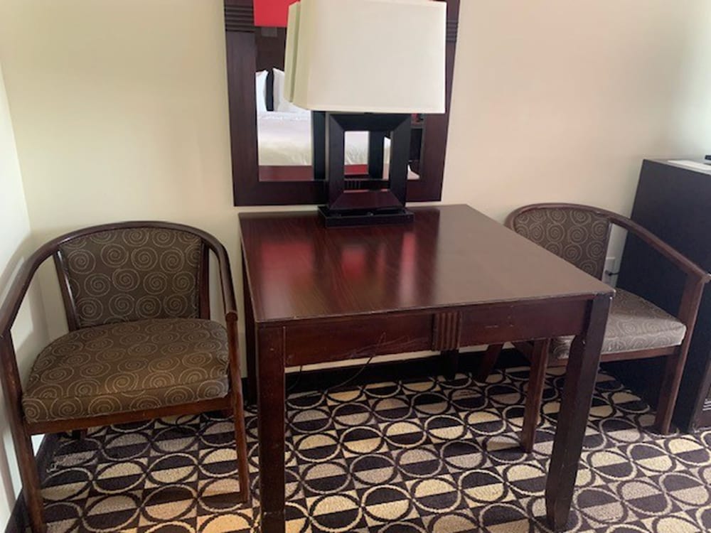 Holiday Inn St. Louis Fairview Heights 48/72