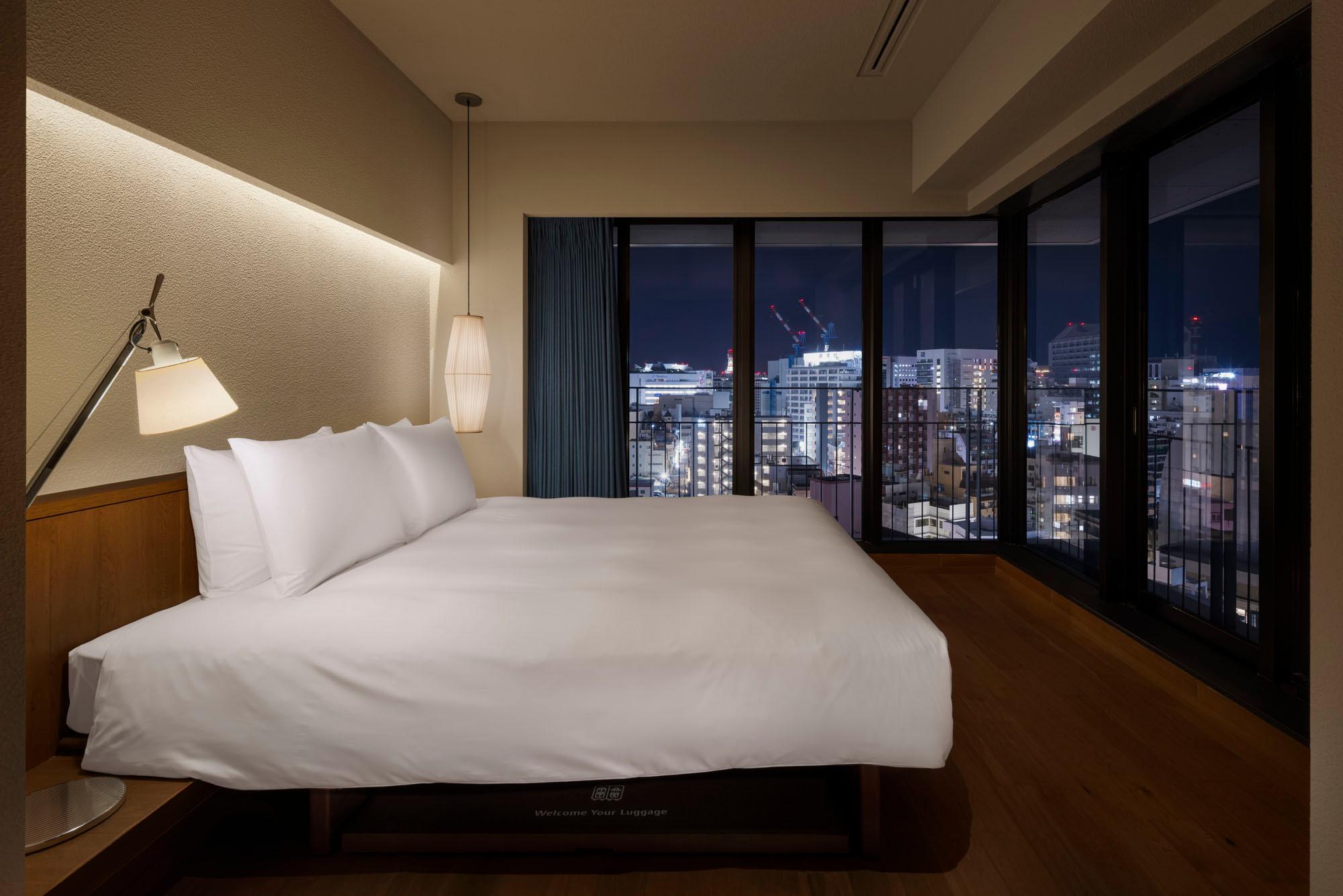 غرفة غراند سوبيريور ركنية بسرير كينج بإطلالة على المدينة