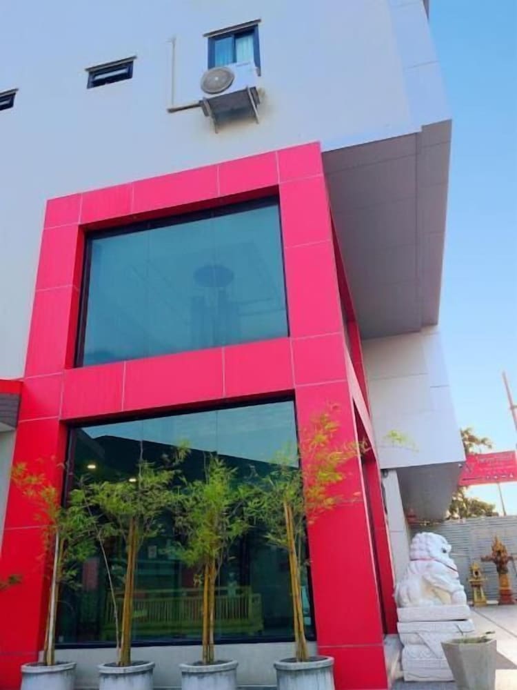 We World Boutique Hatyai 2/56