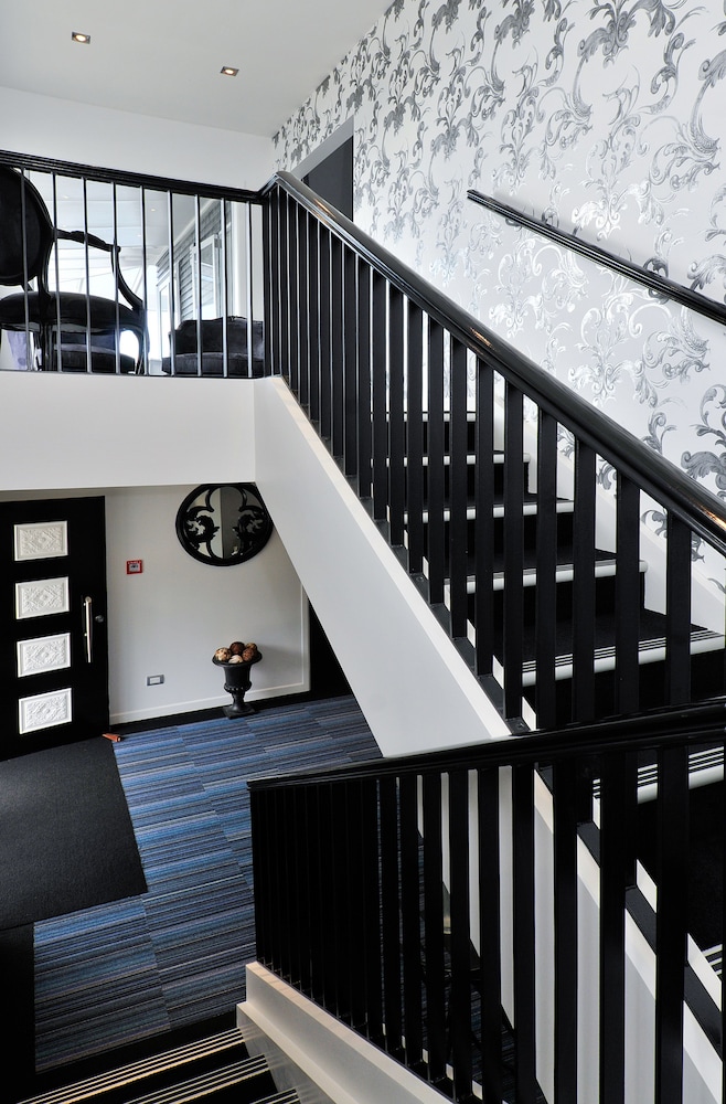 Black Swan Lakeside Boutique Hotel 2/21