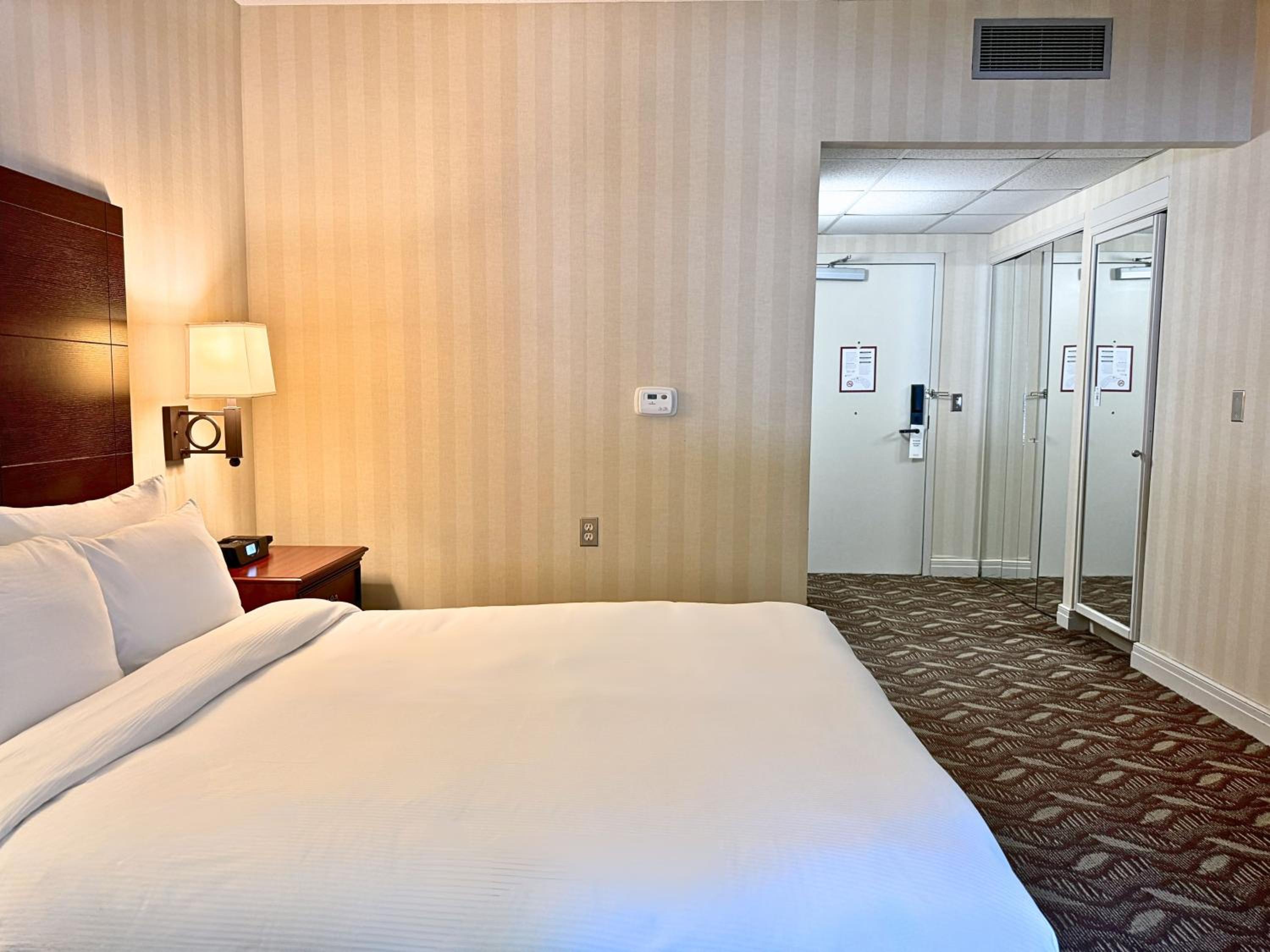 Room, King Bed, Executive Wing