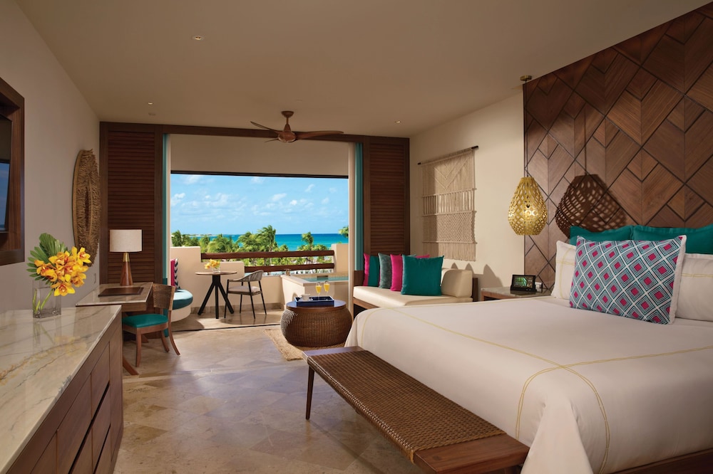 Preferred Club, Junior Suite, King Bed, Ocean View