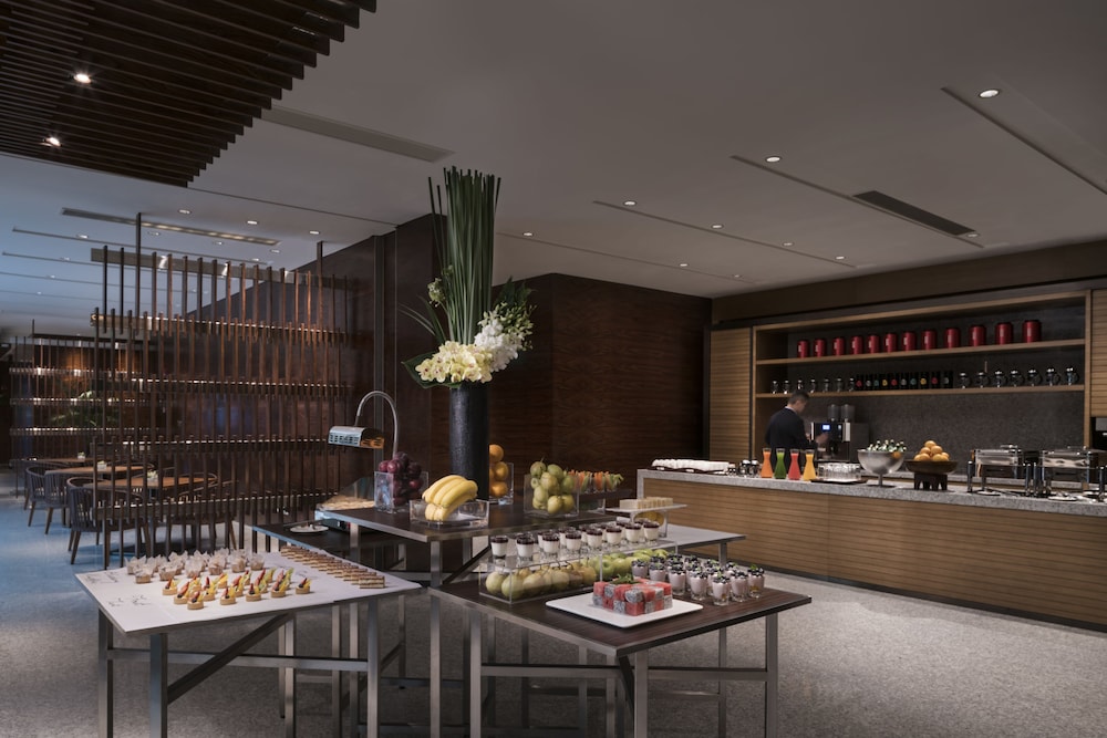 HYATT REGENCY SHANGHAI WUJIAOCHANG 56/75