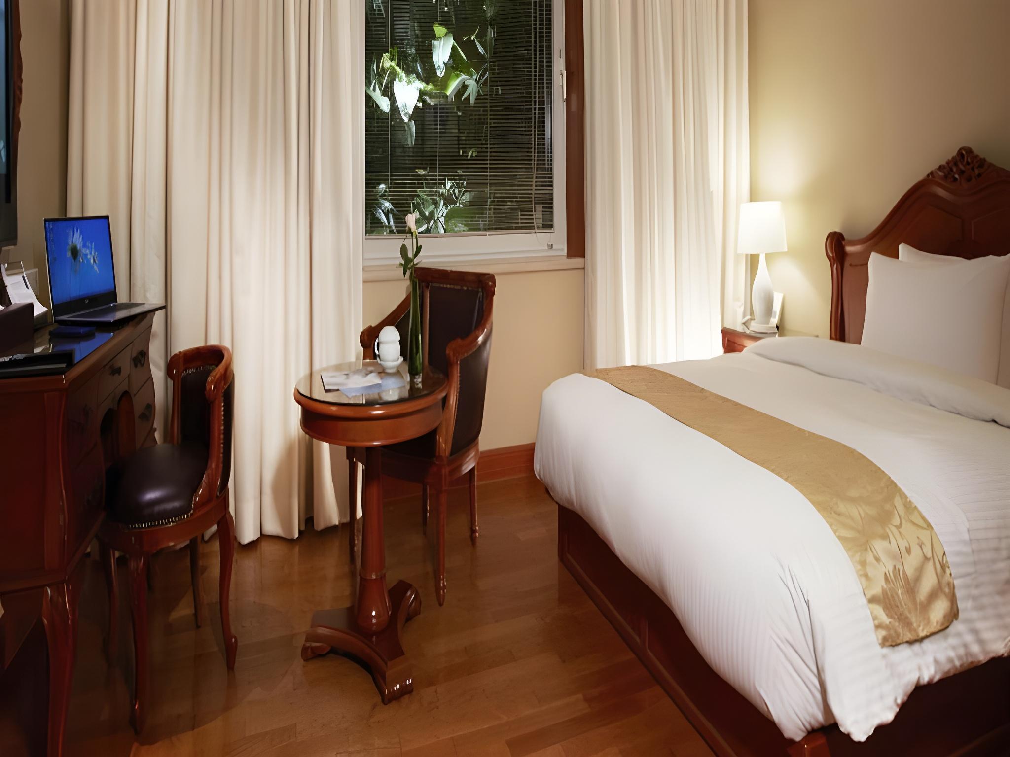 Semi Room, Double Bed
