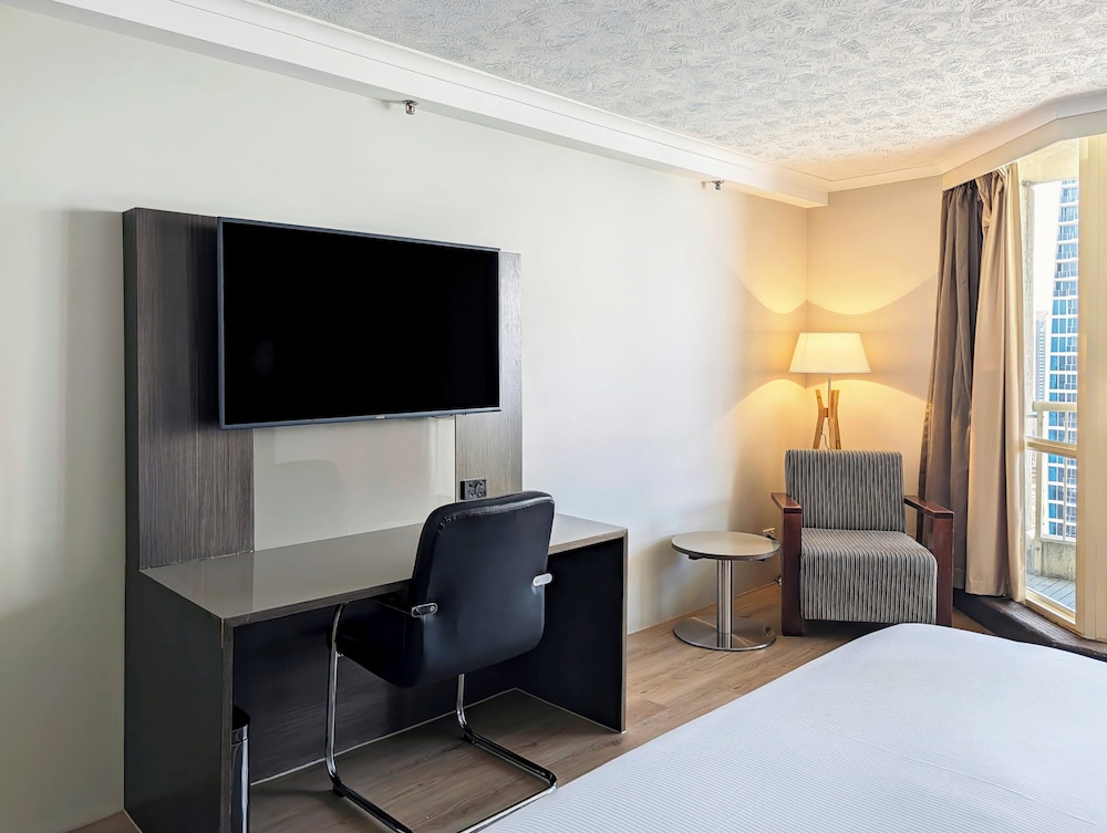 NOVOTEL SURFERS PARADISE 56/64