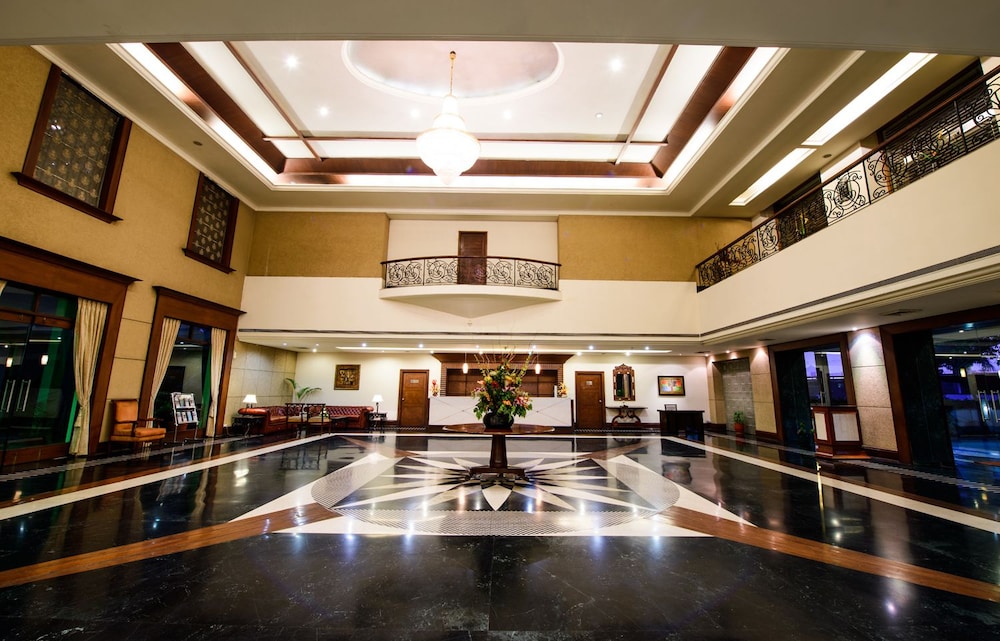 HOTEL MAJESTIC GRAND 3/18