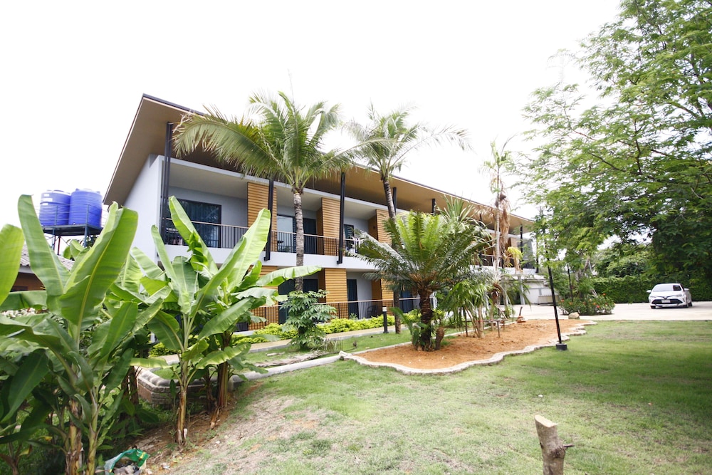 Phumi Resort 6/20
