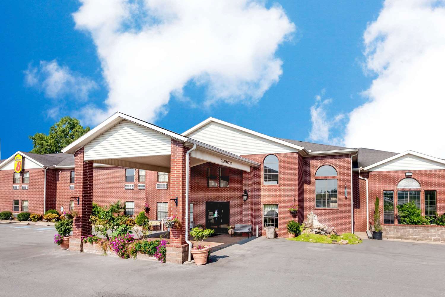 Super 8 by Wyndham Pine Bluff 2/22