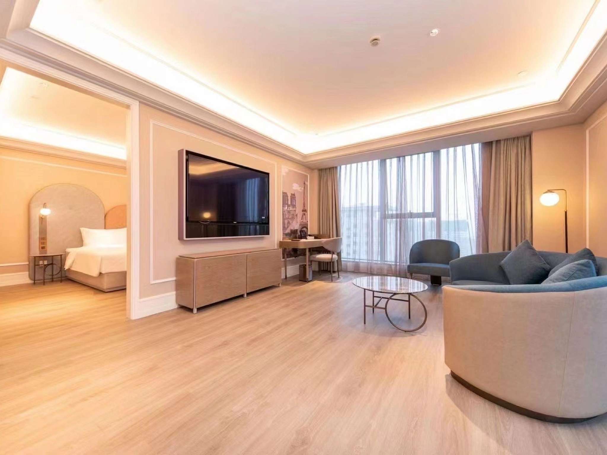 Mercure Xinyang East Railway Station 21/30