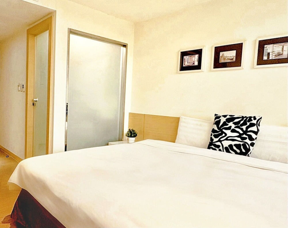ROOM, DOUBLE BED, CITY VIEW