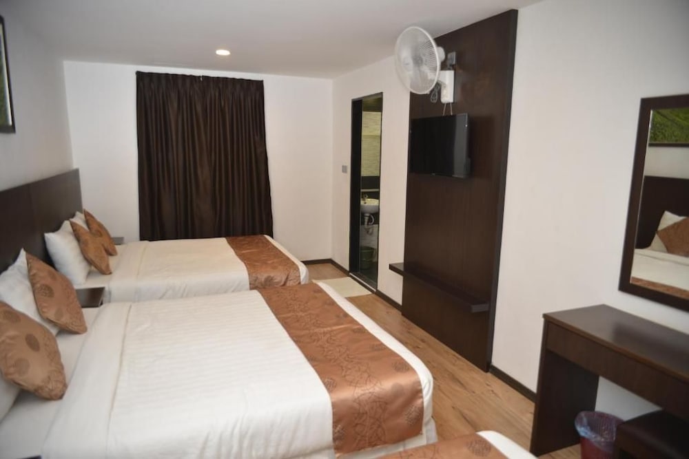 Highlanders Hotel 15/50
