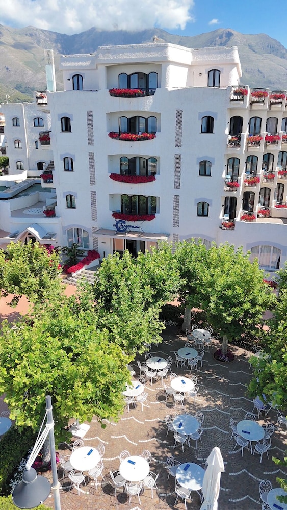 Bajamar Beach Hotel 45/49