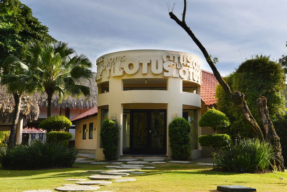 Blue Jacktar Hotel And Golf 2/89