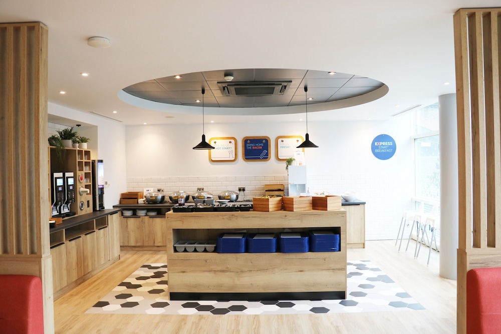 Holiday Inn Express Chester Racecourse 7/34