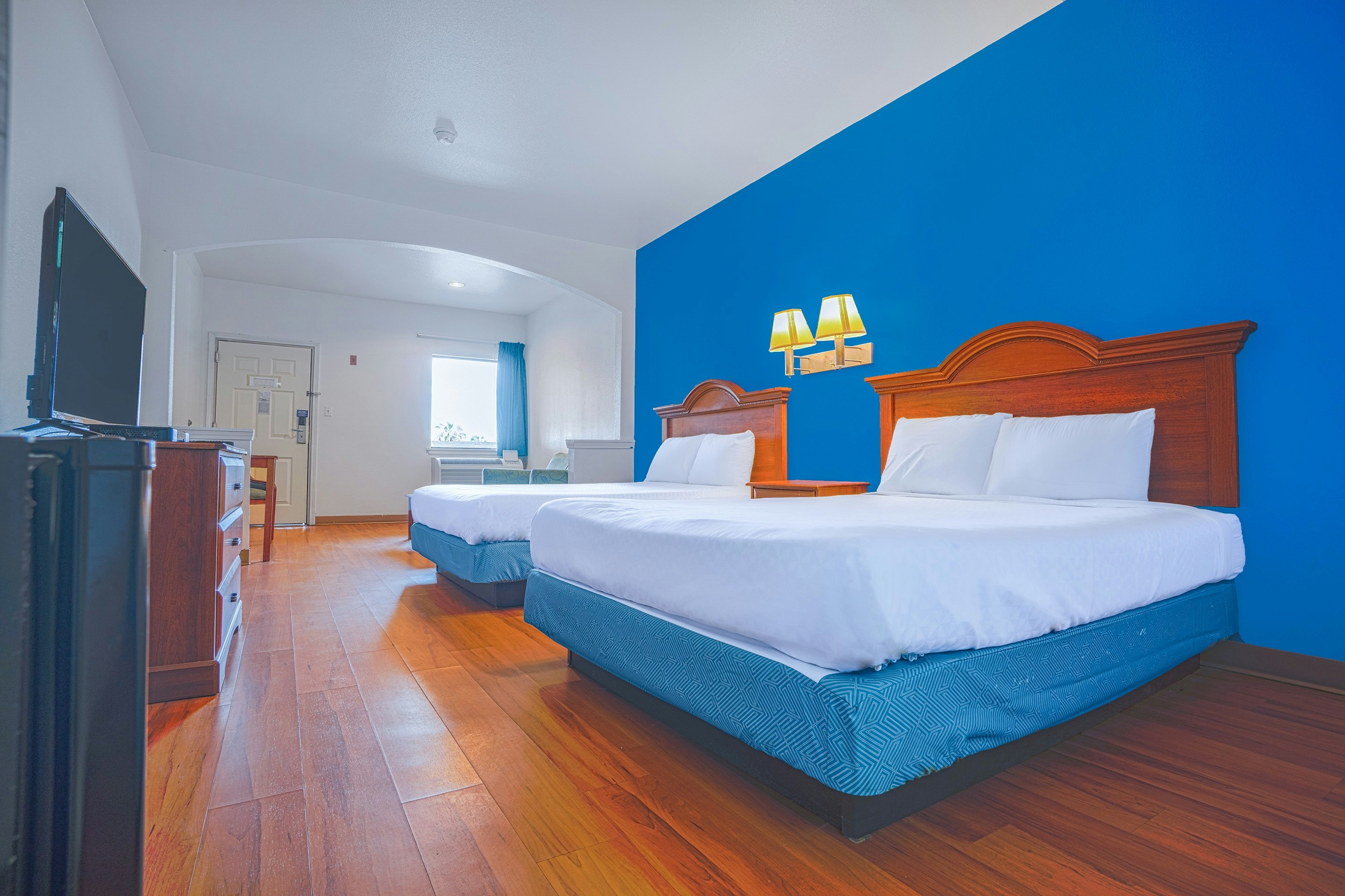 DELUXE, QUEEN BED