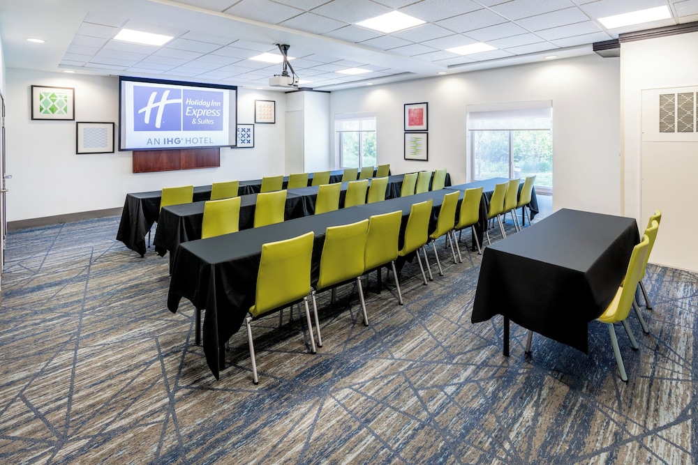 Holiday Inn Express Hotel And Suites Denver North Thornton 62/69