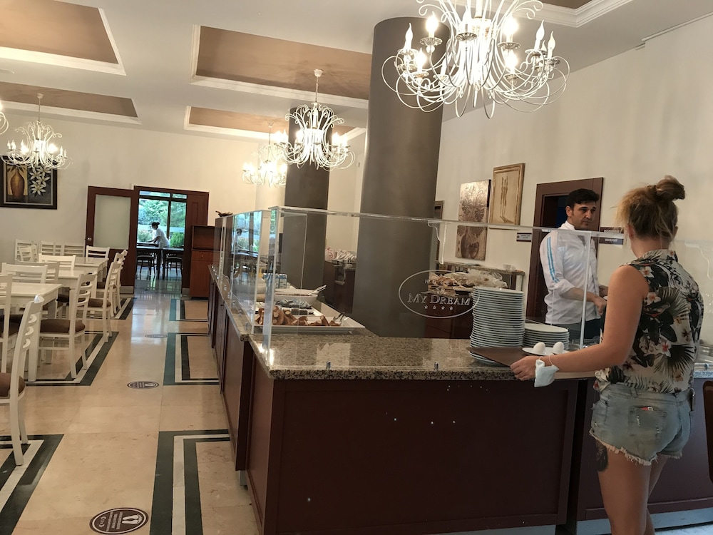 My Dream Hotel 50/70