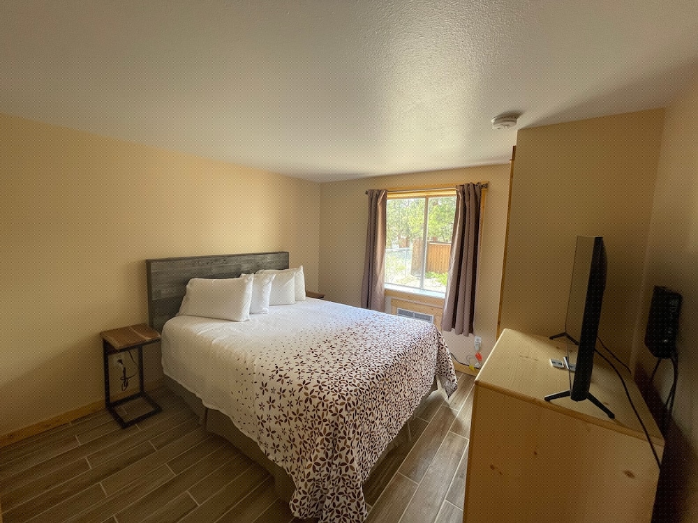 Estes Mountain Inn 18/70