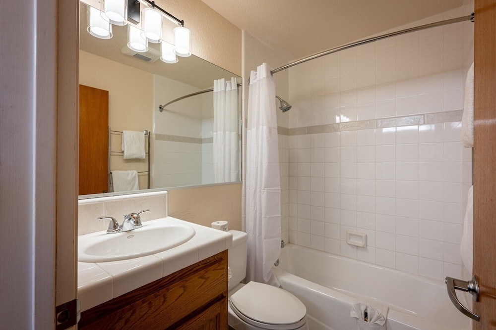 Cayucos Beach Inn 63/64