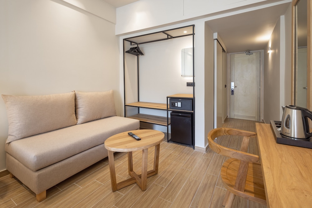 Akrotiri Beach - Adults Only 42/68