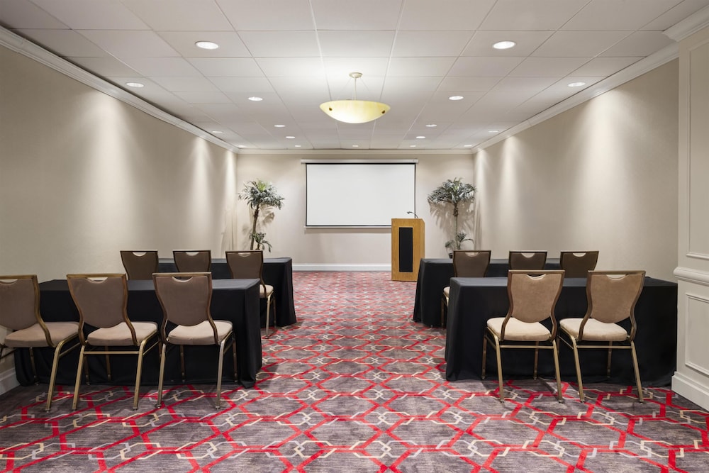 Best Western Premier Plainview-Long Island Hotel 42/52