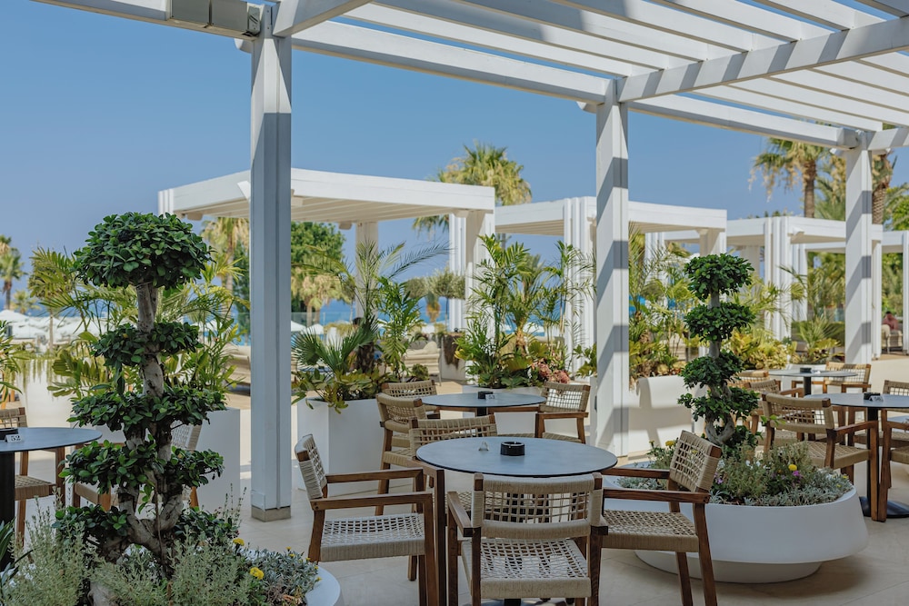 Golden Coast Beach Hotel 34/50