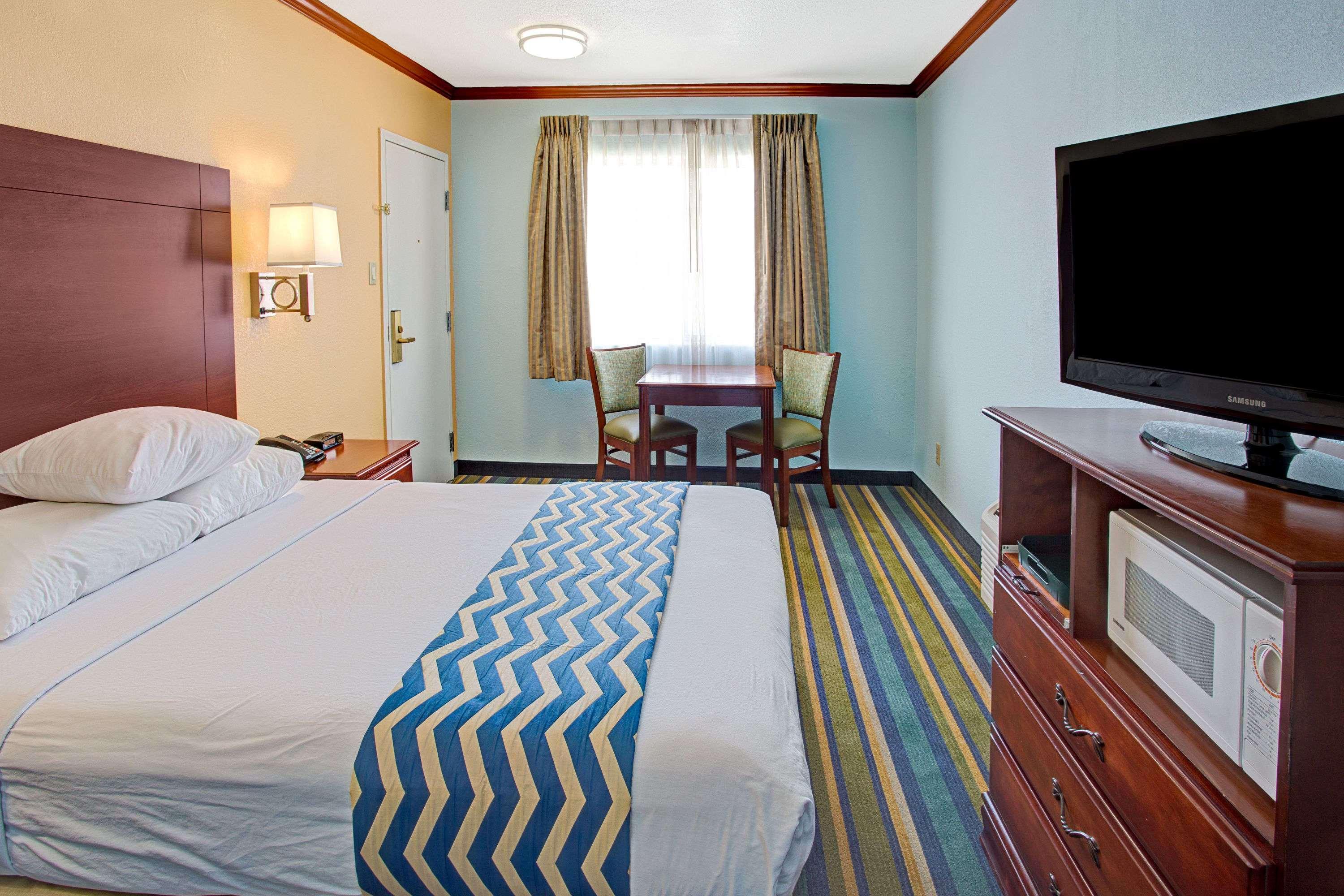 Efficiency, King Bed
