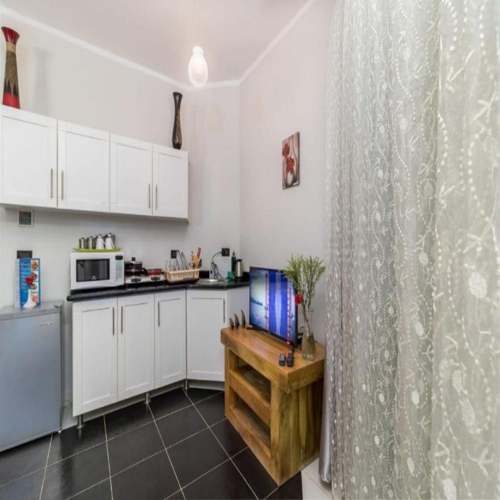 Royal Beach Serviced Apartments 24/75