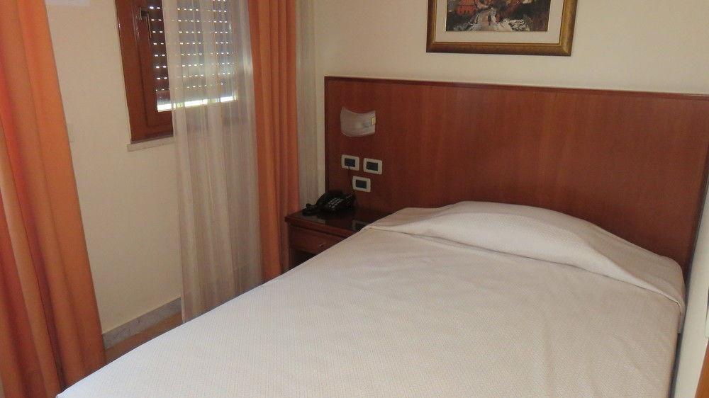 Hotel Oasi Dei Discepoli 22/61
