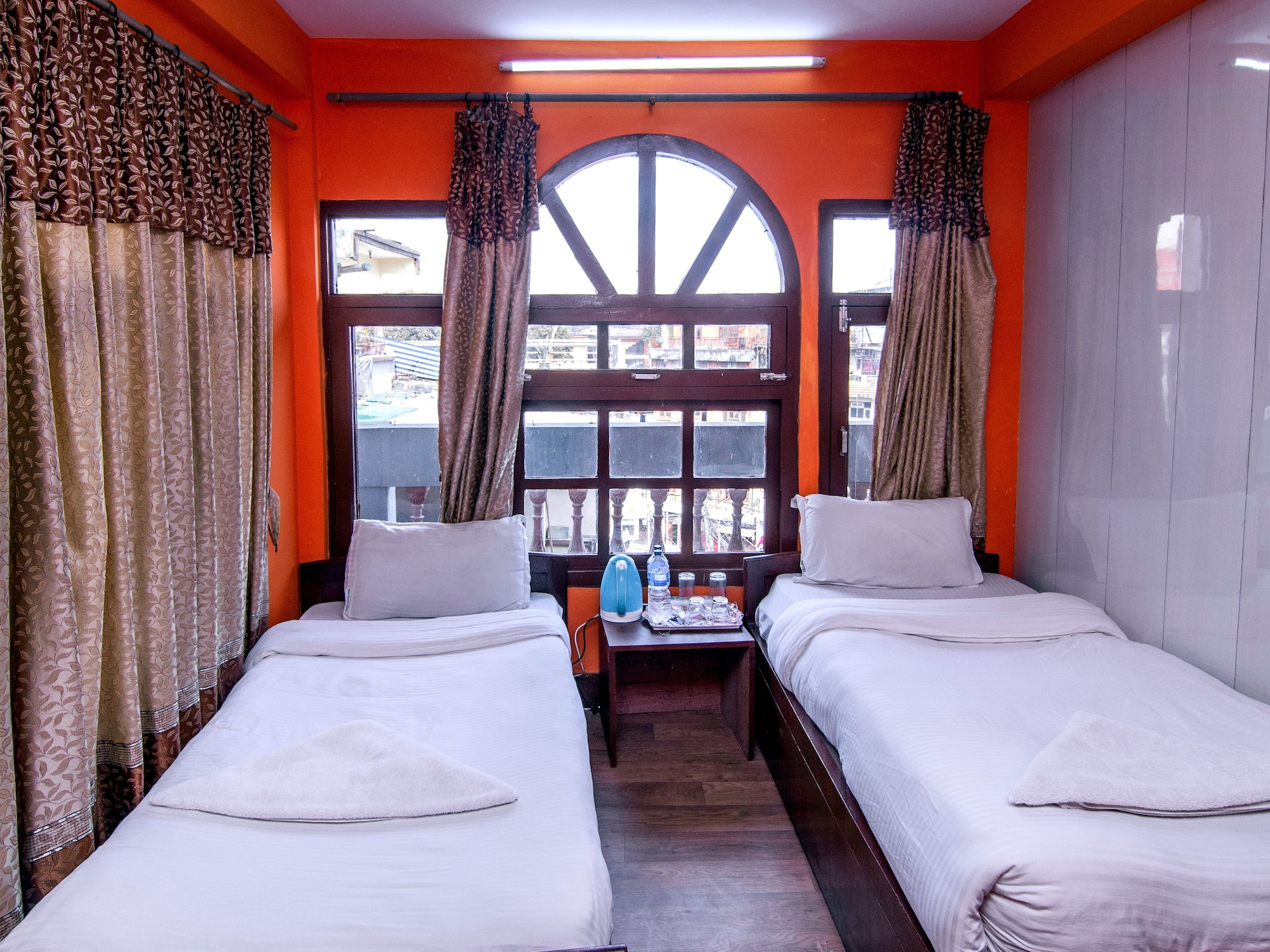 BASIC, TWIN BEDS