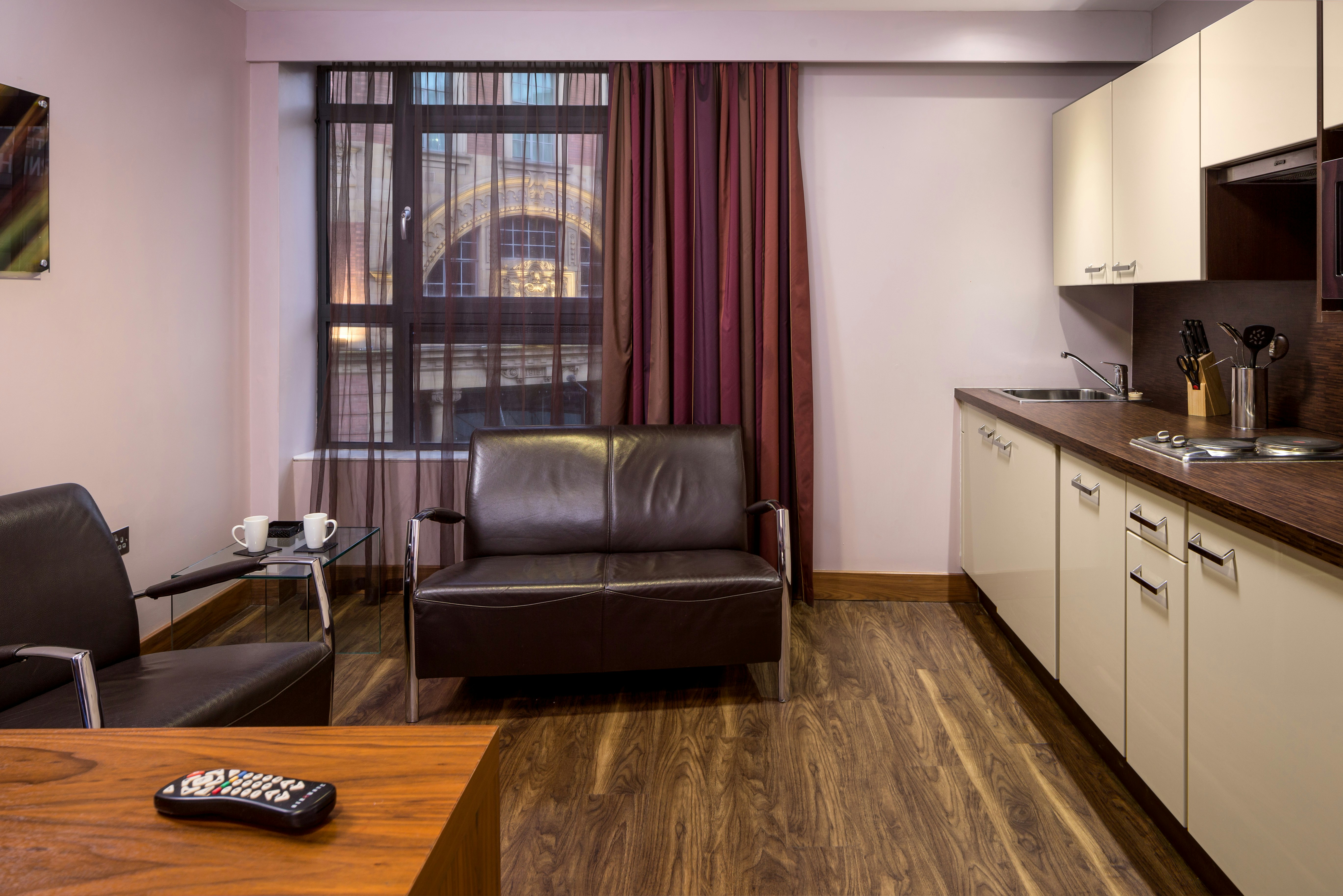 Roomzzz Leeds City Centre 13/21
