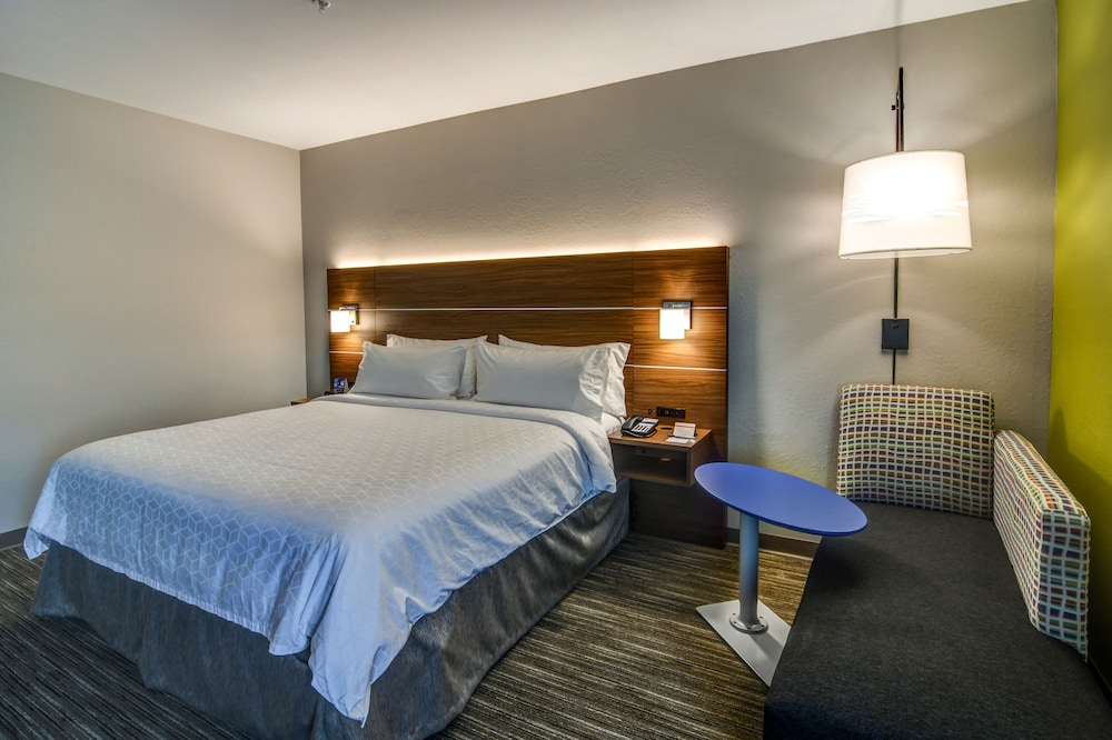 HOLIDAY INN EXPRESS FORT WALTON BEACH CENTRAL 23/47