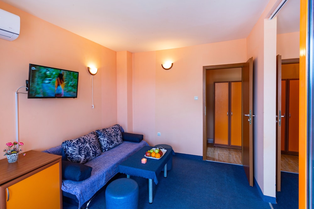 Family Hotel Jemelly 34/50
