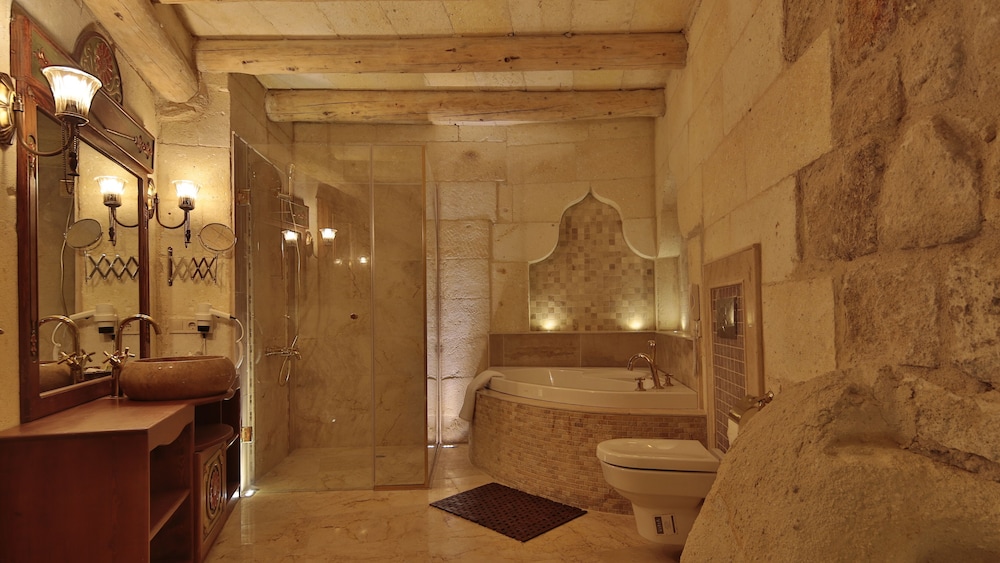 Golden Cave Suites 23/55