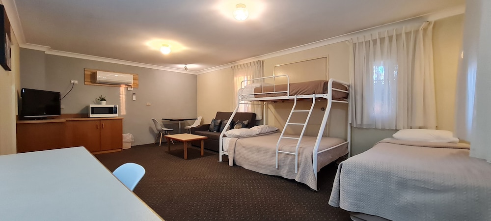 GOLF LINKS MOTEL 17/27