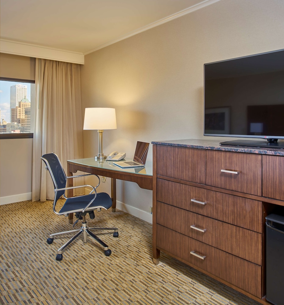 Hyatt Regency Milwaukee 63/73