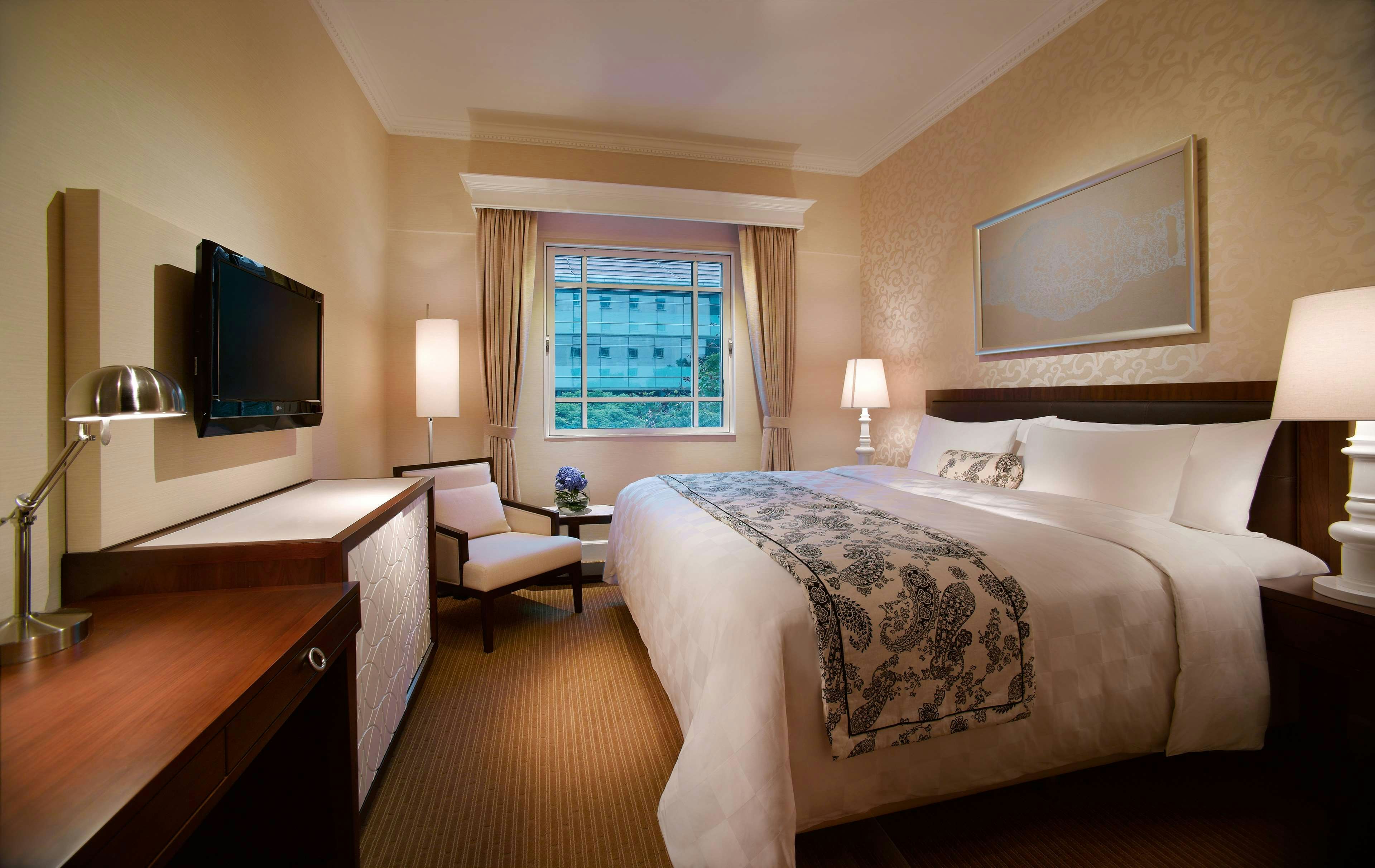 Rendezvous Hotel Singapore by Far East Hospitality 11/25