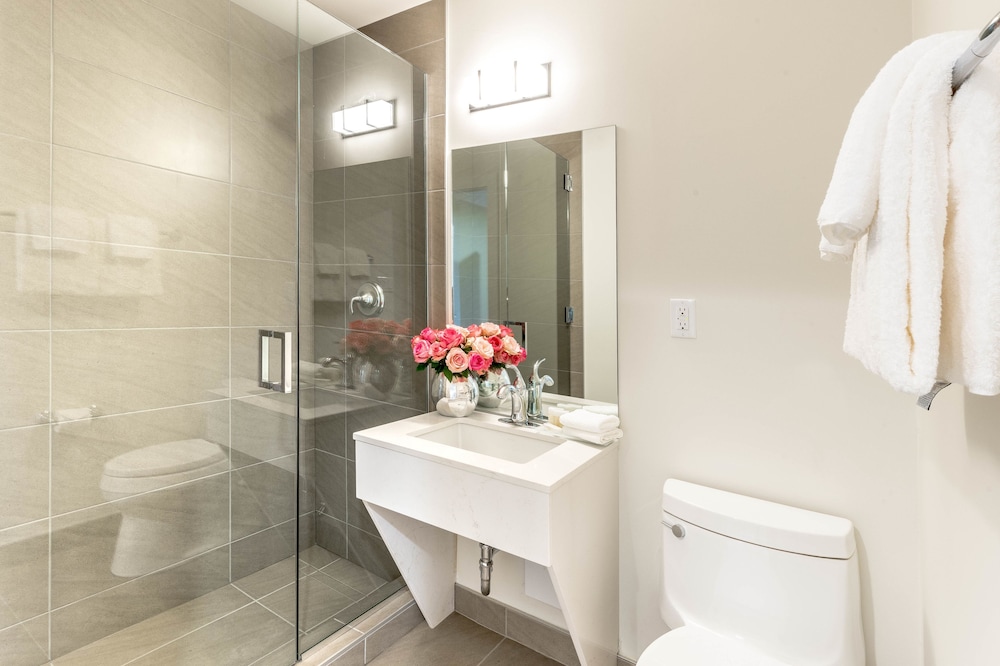 Villa Eyrie Resort 39/44