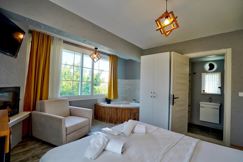La Mira Suites 24/57