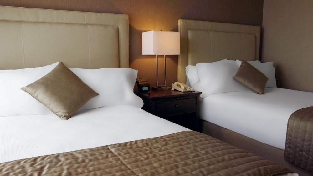 Ethan Allen Hotel 27/65