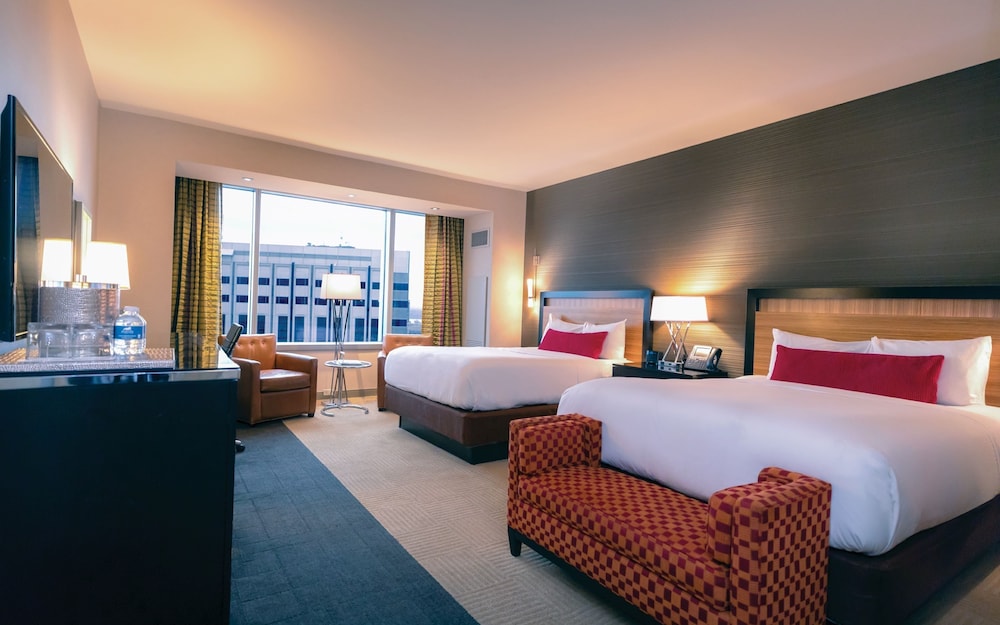 LUXURY, QUEEN BED