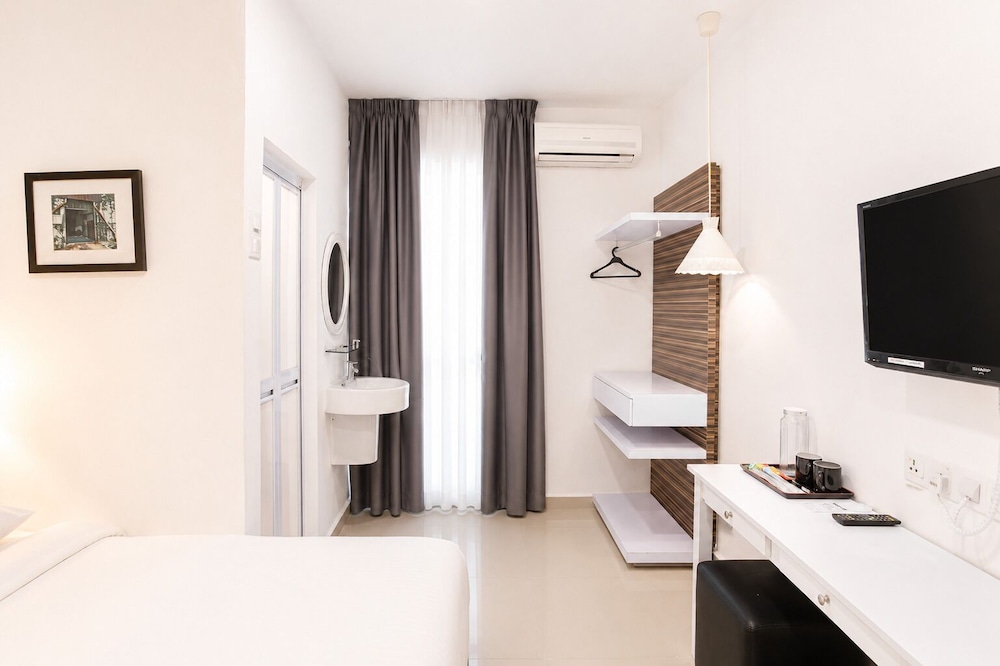 Grand Swiss Hotel 37/44