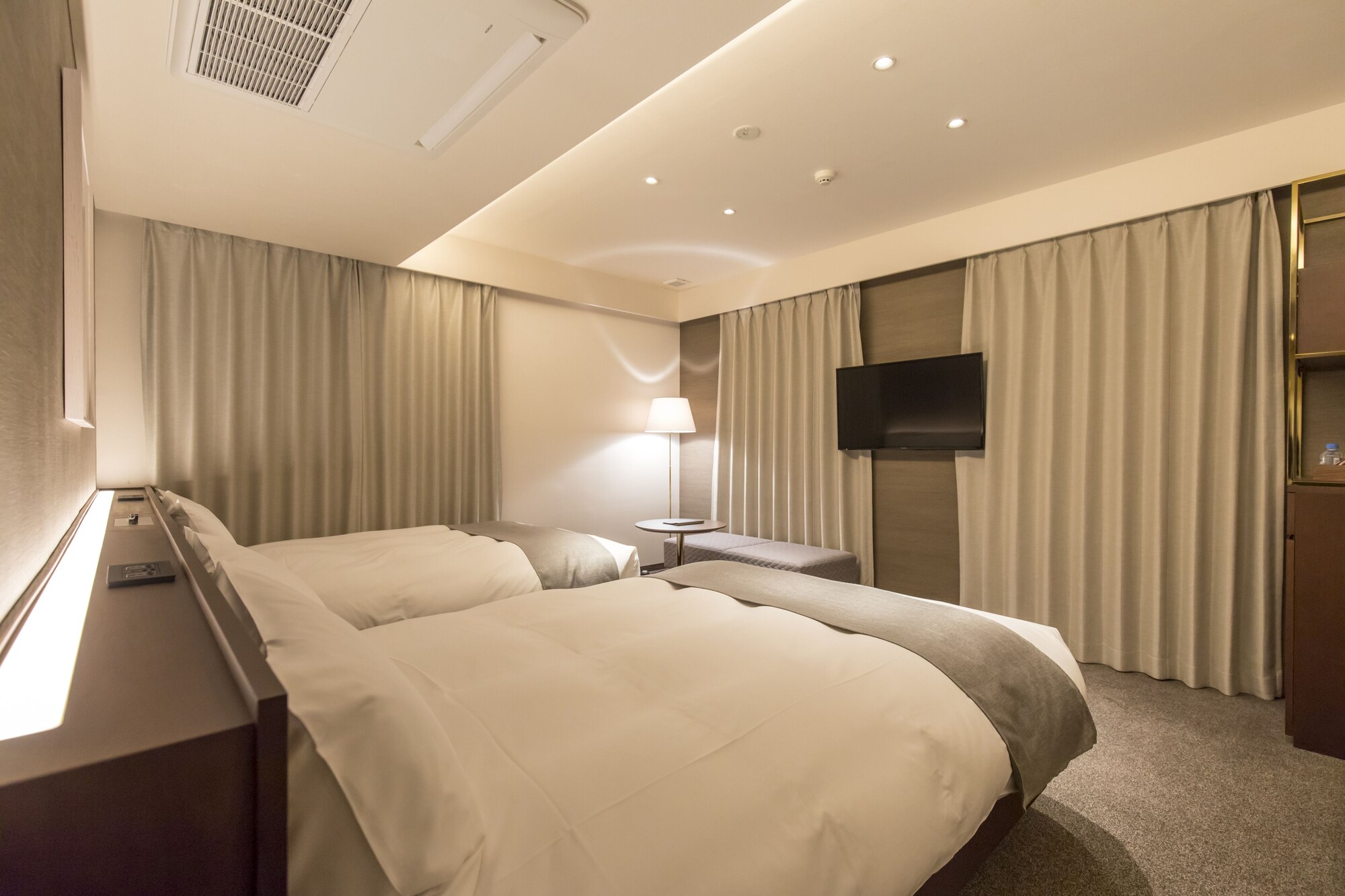 COMFORT, TWIN BEDS