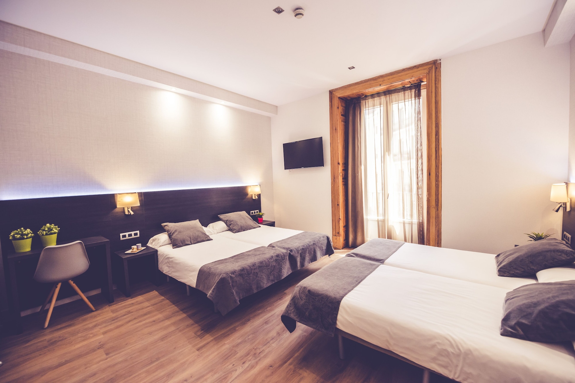 ROOM, QUADRUPLE