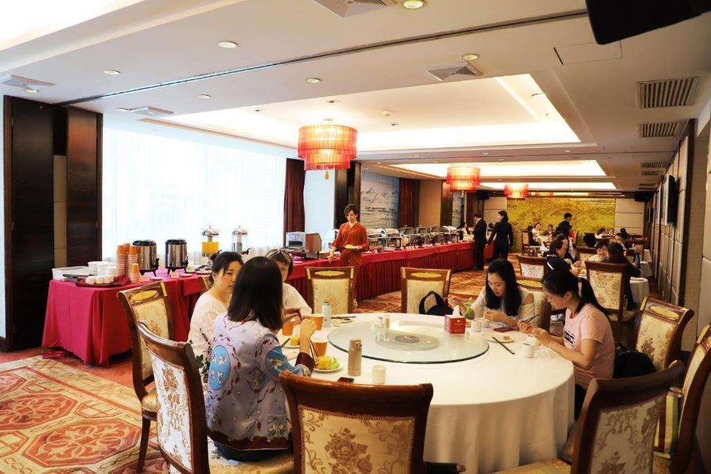 Yijian Haoting Holiday Hotel 37/46