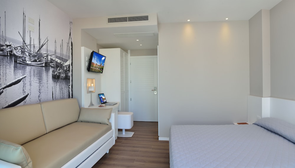 Embassy Hotel & Spa 26/43