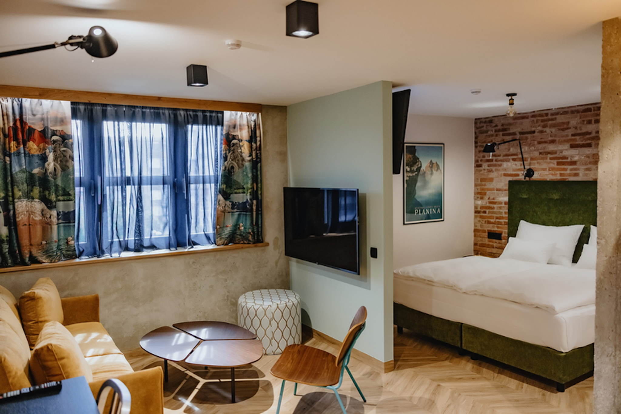 One66 Hotel 7/11