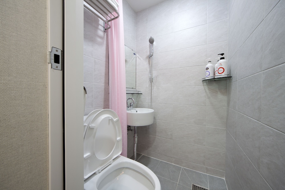 Myeongdong Stay7 50/50